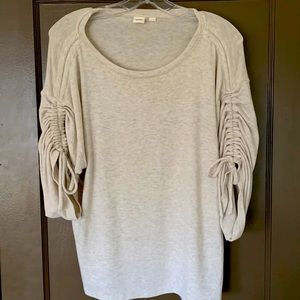 Women’s gap tee with ruched arms size medium